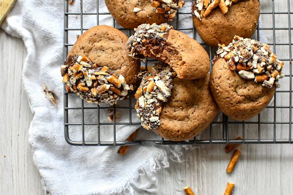 Chocolate Pretzel Dipped Peanut Butter Cookies - Simply Unbeetable