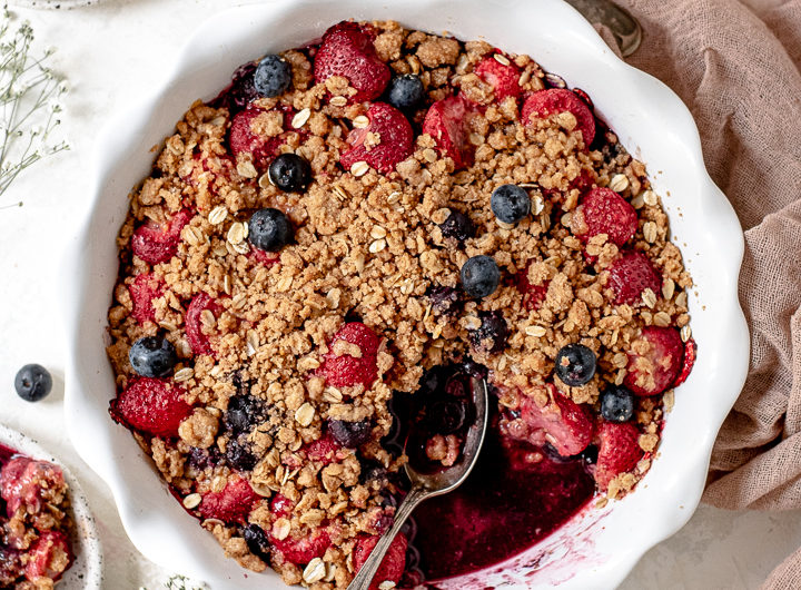 Perfect Super Easy Mixed Berry Crumble