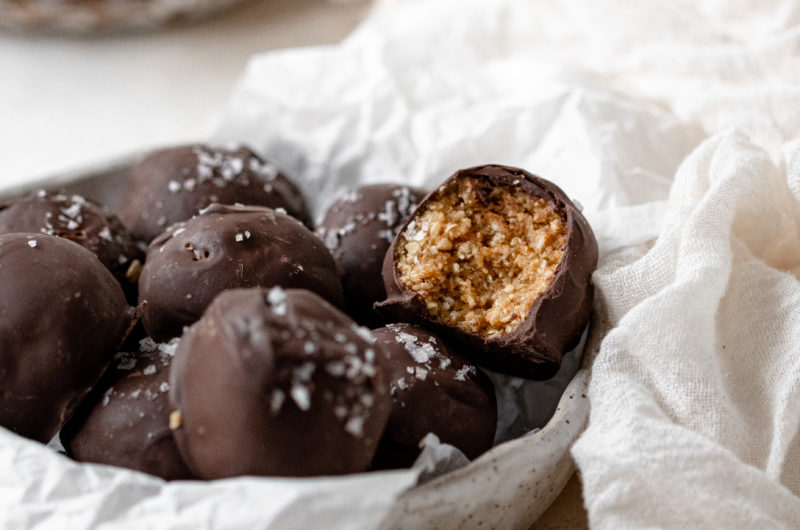 Peanut Butter Pumpkin Snack Bites with Oats and Chocolate